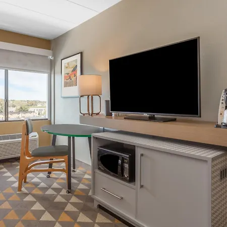 Holiday Inn Rockford By Ihg Exterior photo